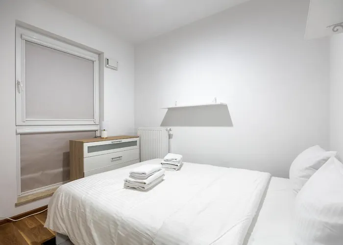 Marywilska Comfort By Bookinghost *