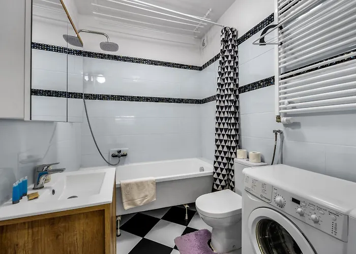 Marywilska Comfort By Bookinghost *